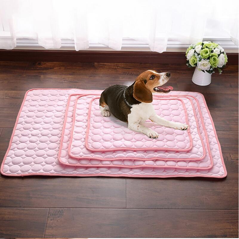 Coussin rafraîchissant en soie glacée pour chien et chat, idéal pour l'été
