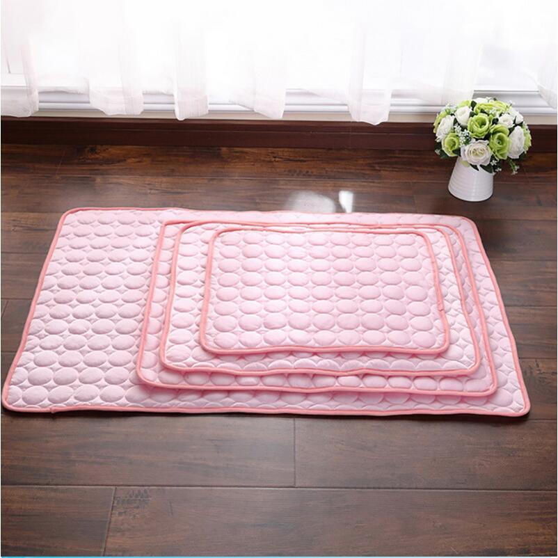 Coussin rafraîchissant en soie glacée pour chien et chat, idéal pour l'été
