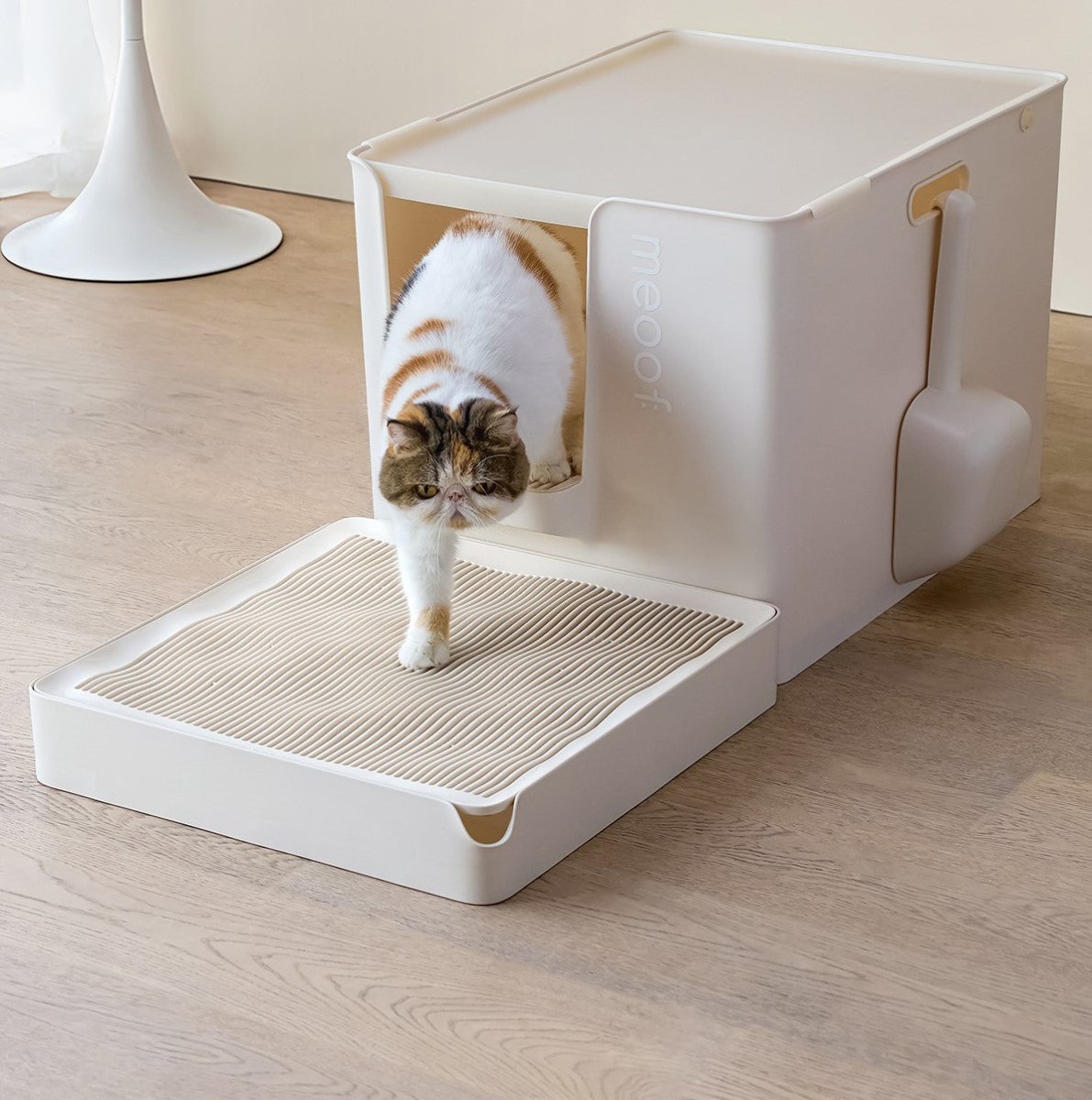 Cat litter trapping mat system that reduces litter mess for indoor cats